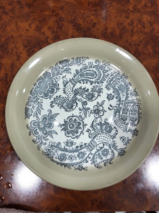 Сотилади ош табак большое блюдо