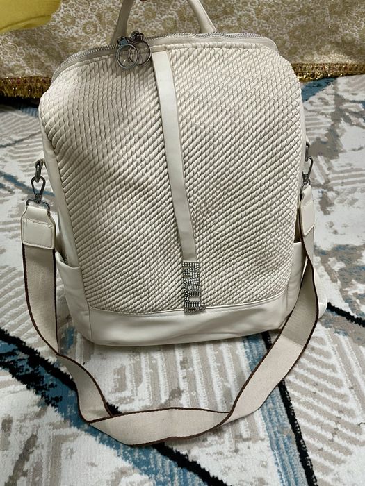 Ayollar va qizlar uchun charm sumka — ishlatilgan, yaxshi holatda