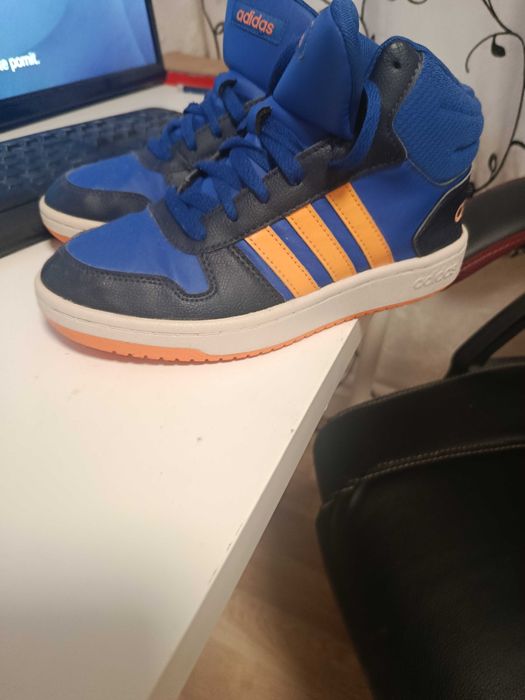 Vând adidași de la adidas mărime 37