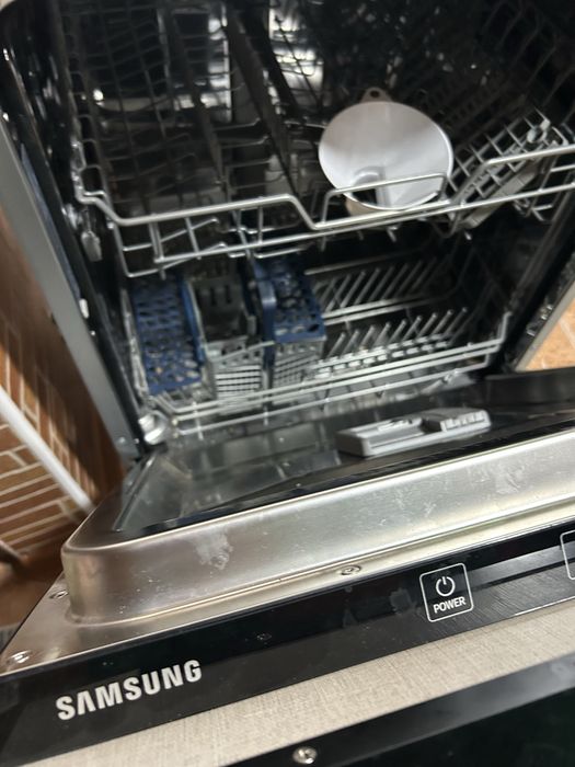 Срочно продам посудомоечную машину