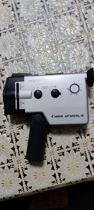 Продавам колекционерска видео камера Canon AF310 XL-S