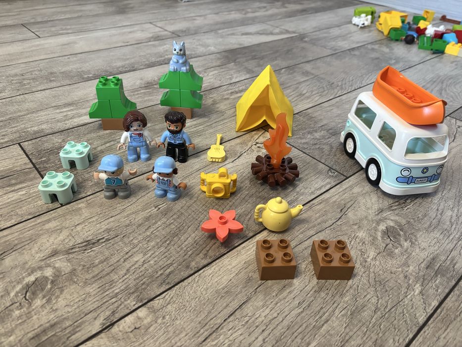 LEGO DUPLO 10946 Семейное приключение на микроавтобусе