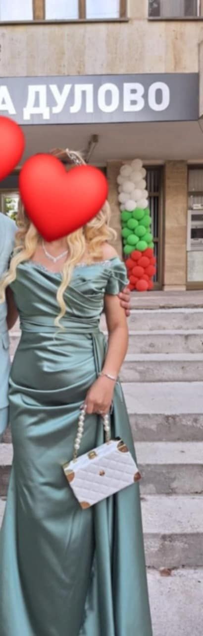 Офицеялна рокля.