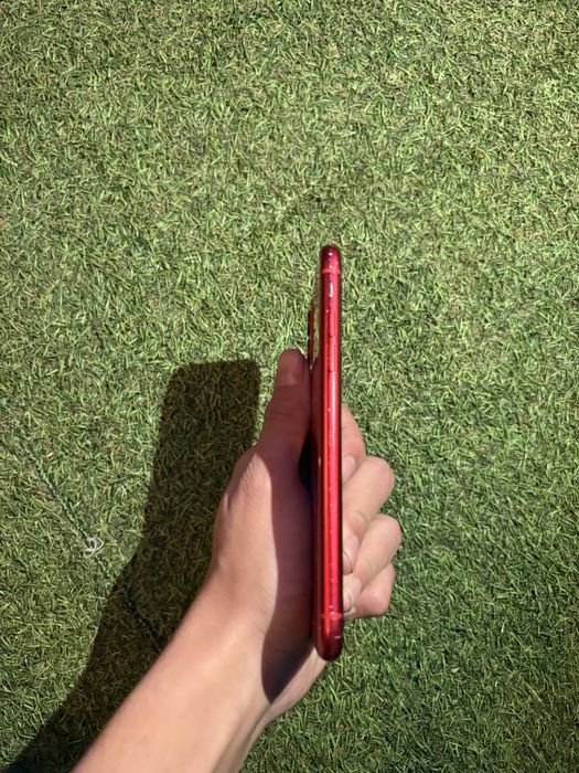 Vănd iphone 11 red