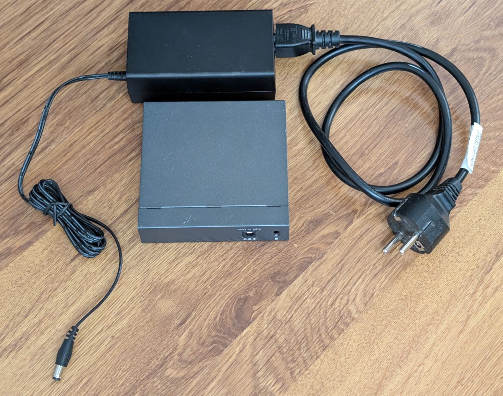 TP-Link TL-SG1005P PoE+ switch суич