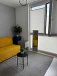 Mobilier complet garsonieră: canapea extensibilă + TV + masă