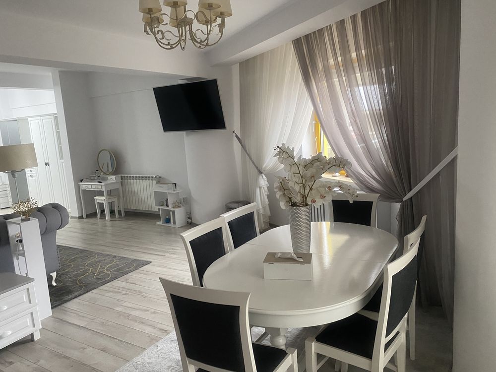 Închiriere apartament nou, ultracentral, parcare inclusa