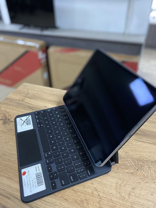 IPad Pro M2 с клавиатуры Aktiv Lombard
