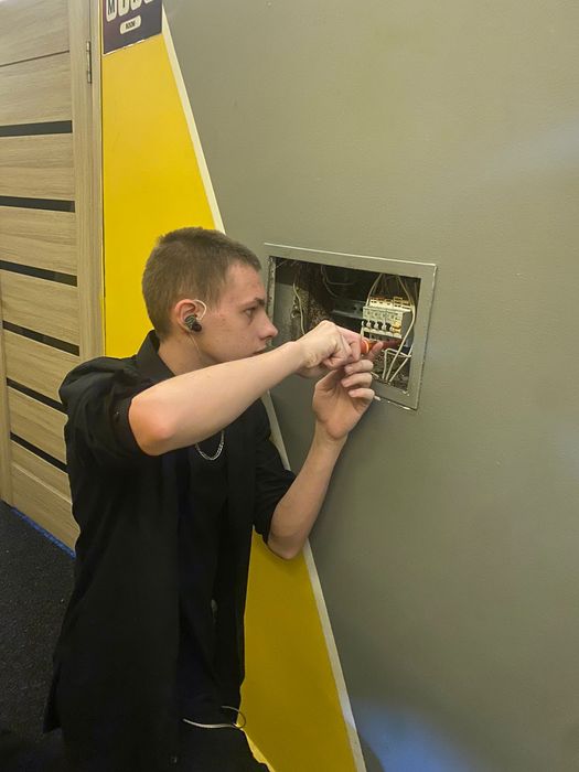 Услуги электрика недорого