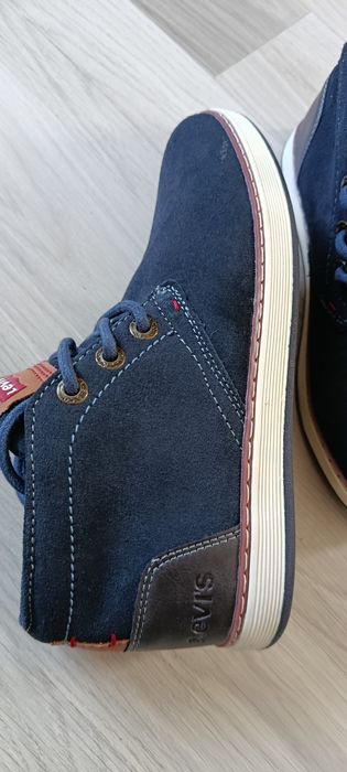 Vând pantofi Levi's măsură 35