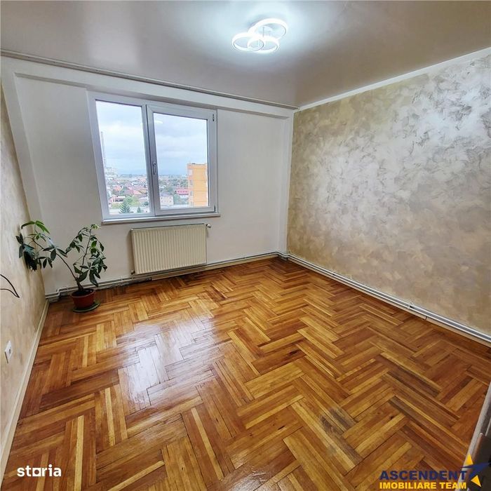 Apartament 3 camere,decomandat,renovat, suprafata generoasa,Garii,Bras