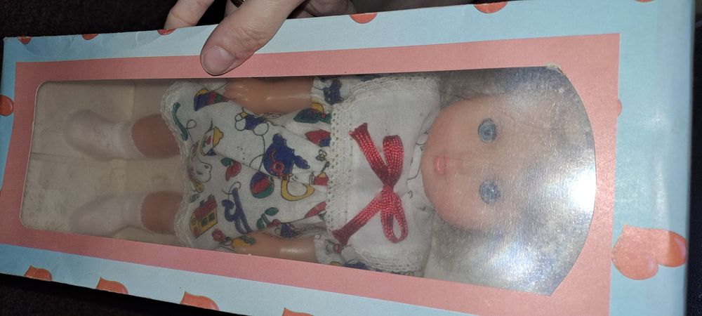 Păpușă arădeancă în cutie originală