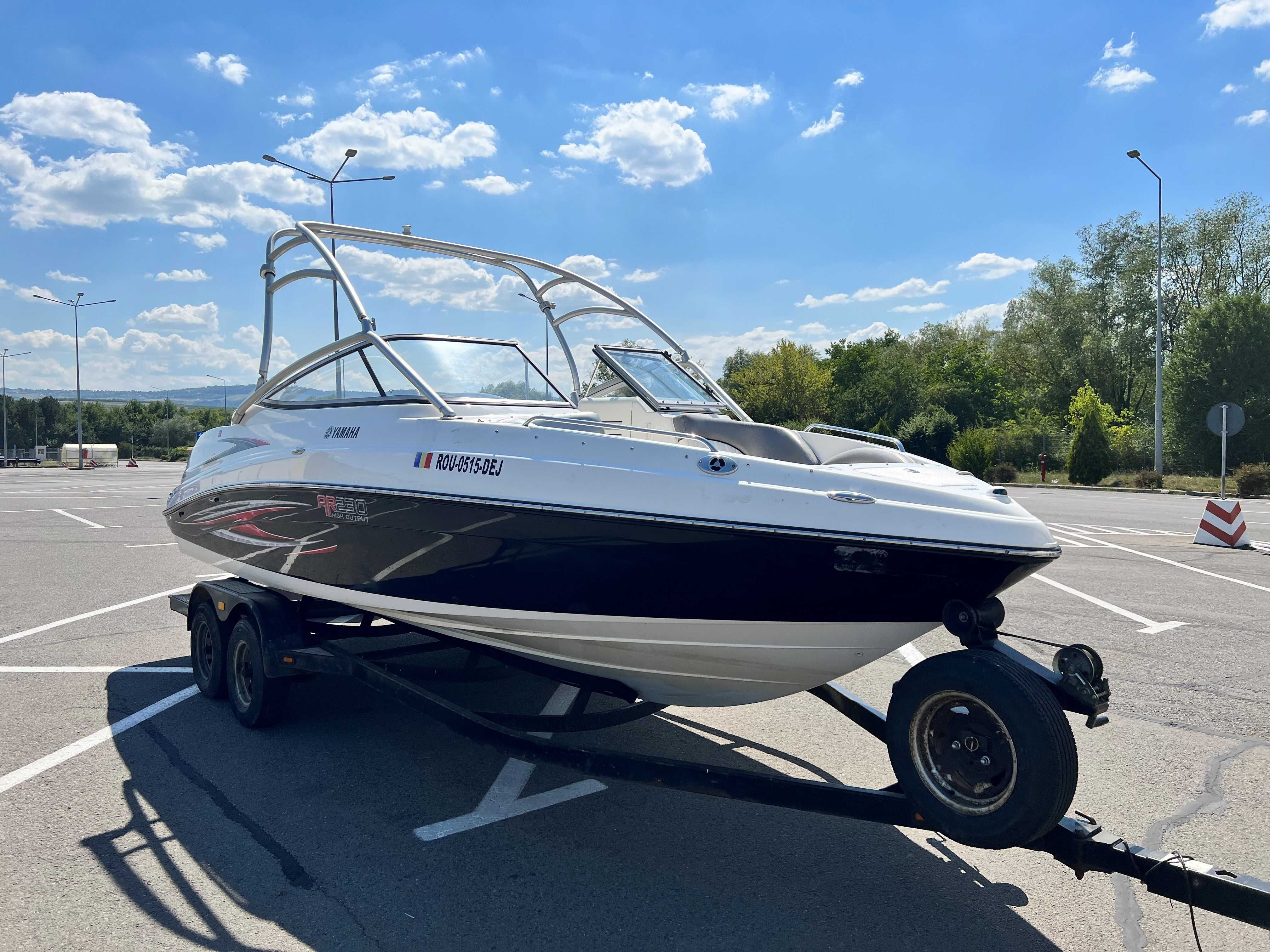 Jetboat YAMAHA AR230 - Ambarcatiune / Barca cu motor - accept schimb