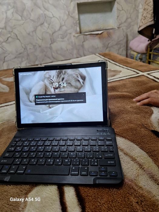 Планшет с клавиатуры продаётся новое состояние куплен год назад