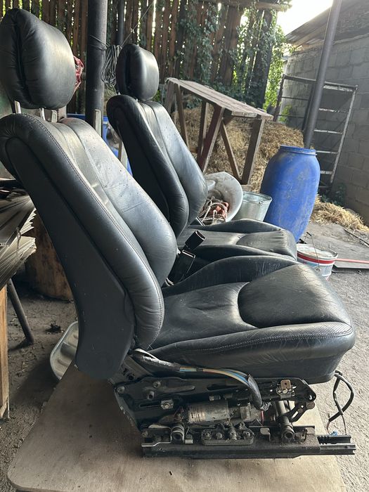 Продам пару передних сидений на мерседес W220