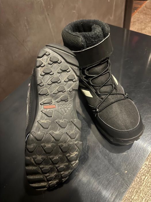 Унисекс зимни ботуши adidas 38