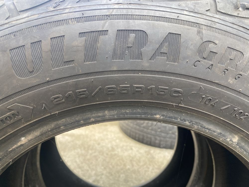 Cauciucuri 215/65 R15 C Pret 400 lei ambele