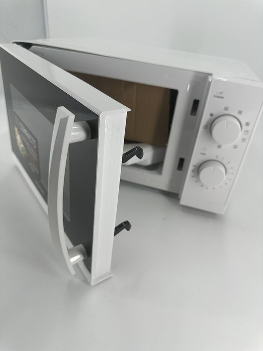 Чисто нова микровълнова TAURUS 20литра 700вата