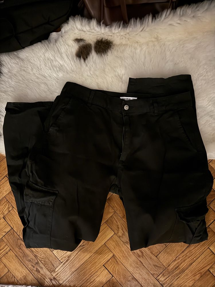 Черен карго панталон Pull&Bear