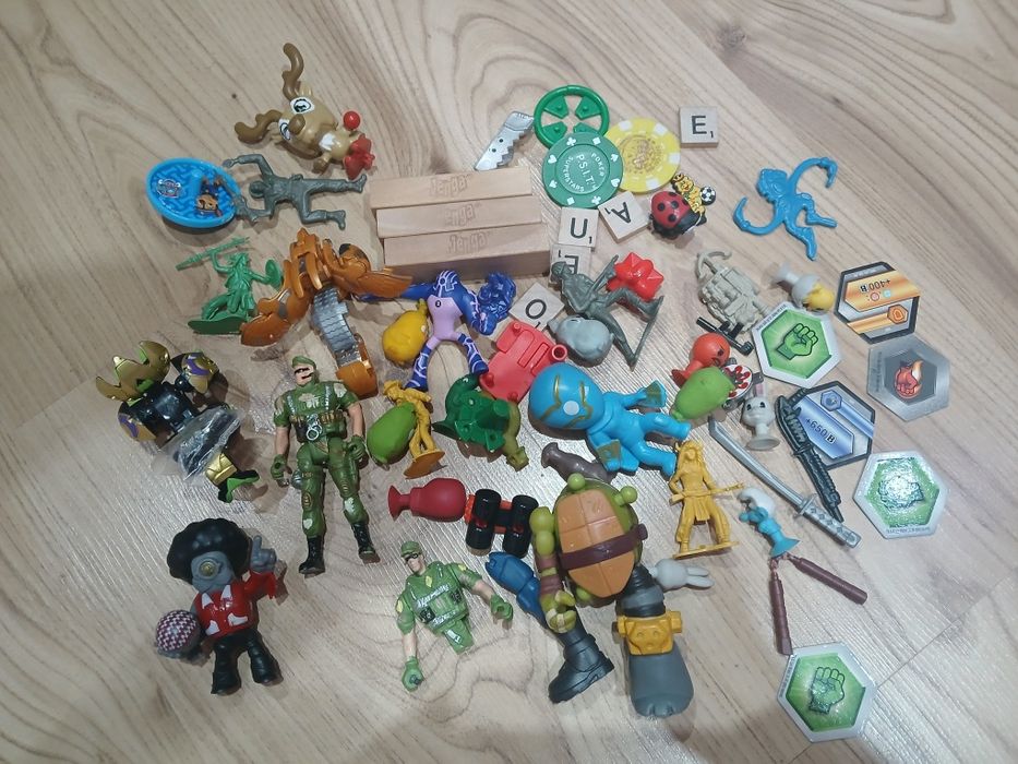 Лот от различни играчки