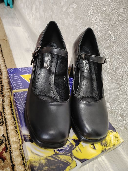 Продам туфли новые