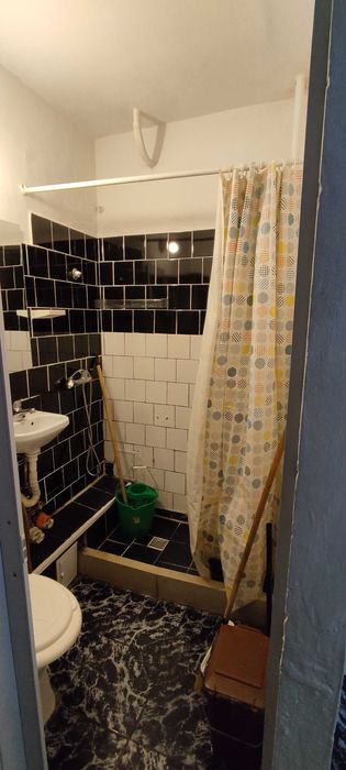 Vând sau schimb, spatiu comercial 12, 6 mp. Preț 27000 europ