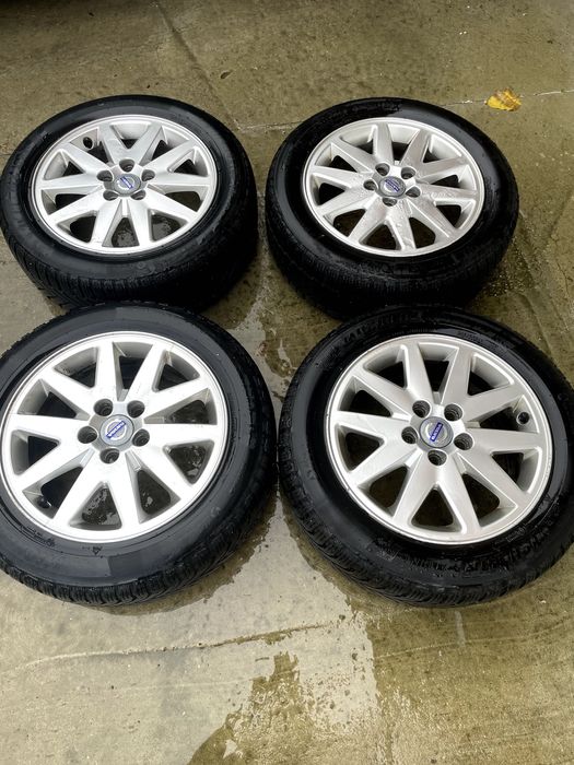 Зимни гуми с оригинални джанти Волво 6.5Jx16x52,5