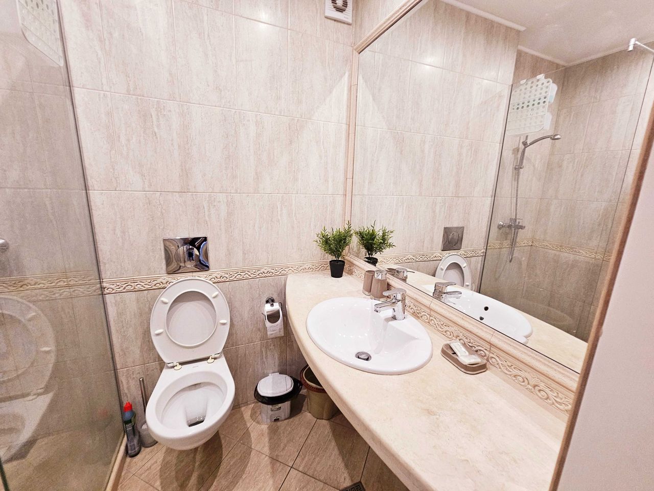 Дава се под наем Двустаен апартамент в Варна, Аспарухово - 67 кв.м за 663 € - Снимка #10