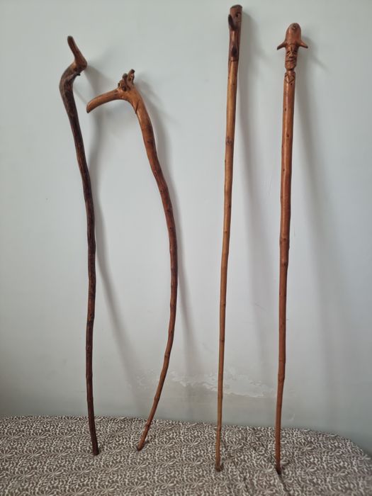 Baston din lemn sculptat integral manual dintr-o singura bucata