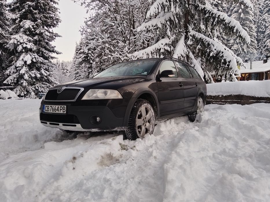 Продавам Шкода Октавия скаут 2.0 TDI