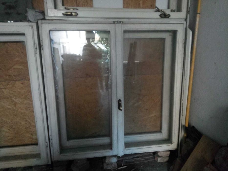 Ferestre din lemn masiv, 3 bucati (130x130 cm si 130x65 cm)