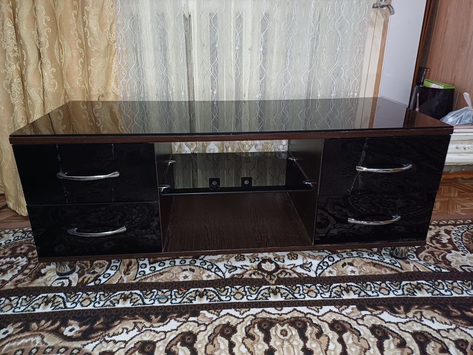 Televizor uchun patistavka