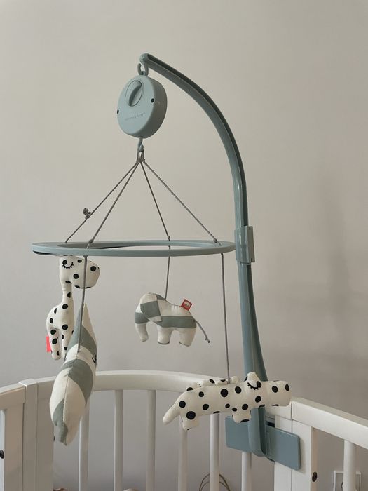 Dinebydeer Музикална икграчка с огледало