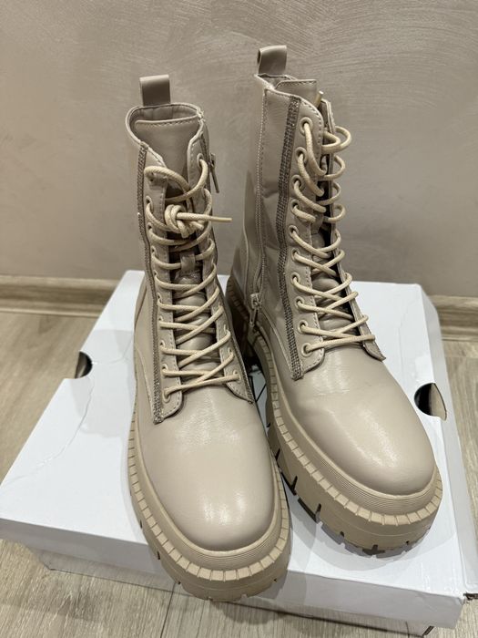 Обувки Боти, бежави