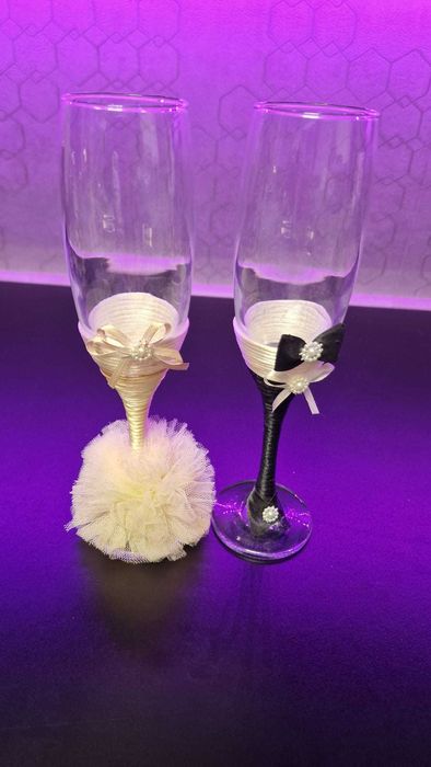 Cadou mire/mireasă, suport certificat nuntă, pahare miri, ramă foto