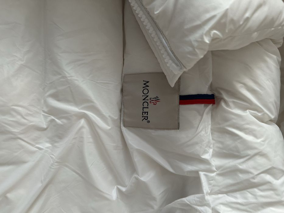 Vand geaca m.o.n.c.l.e.r maya alba