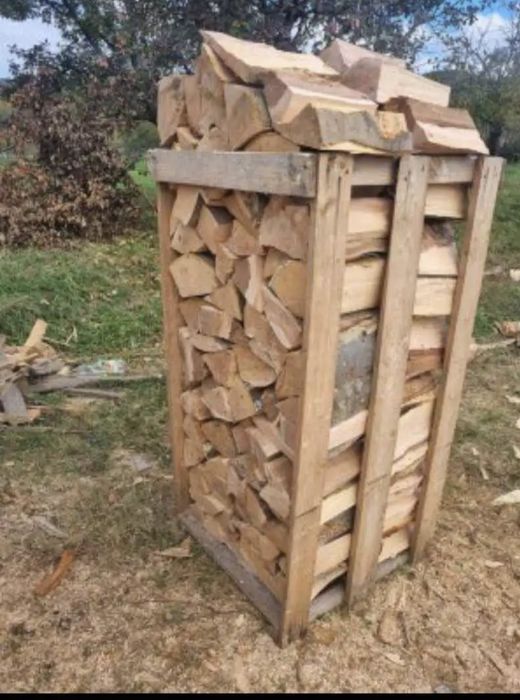 Lemne de foc salcâm stejar fag uscate și tăiate la palet