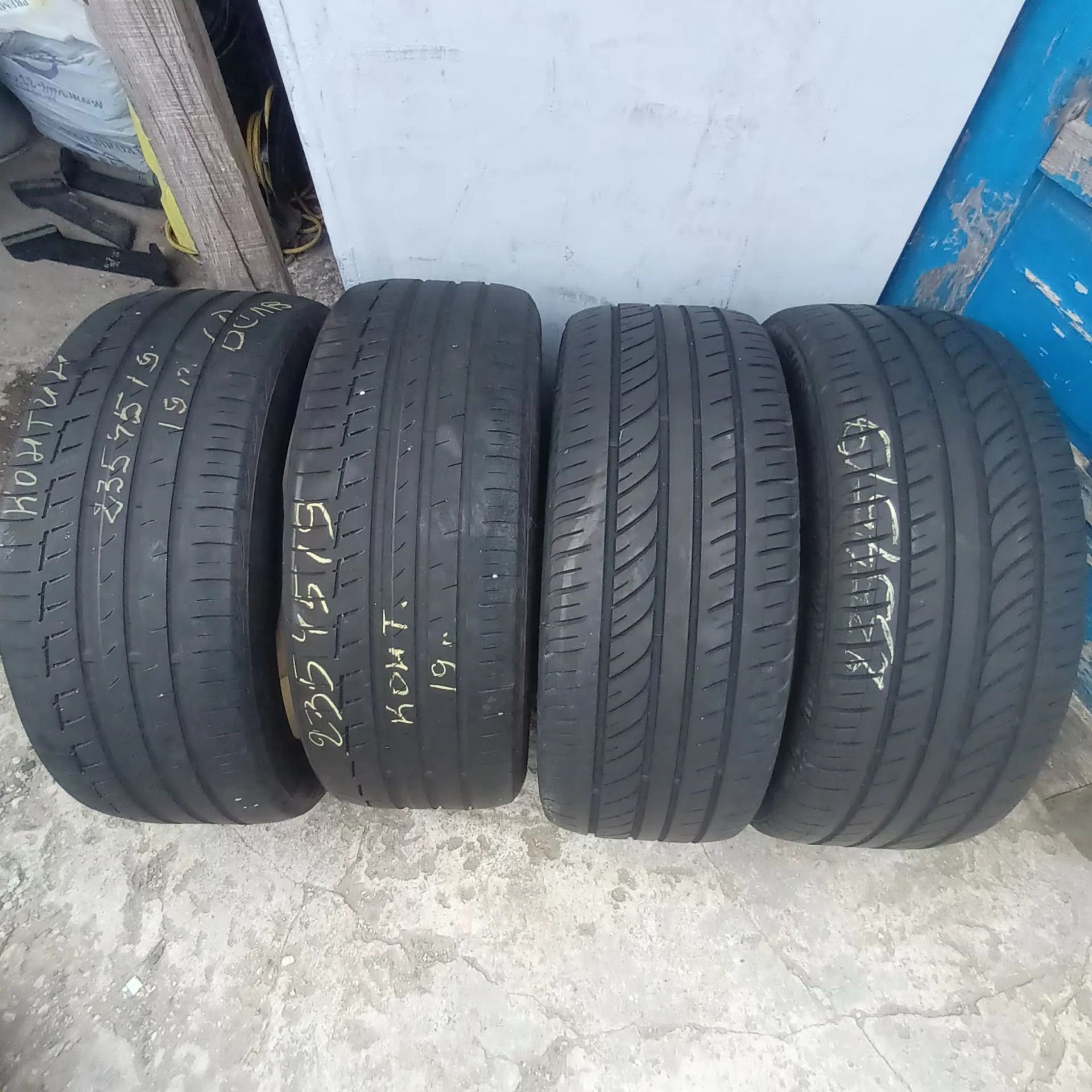 235 45 19 летни 4броя продавам