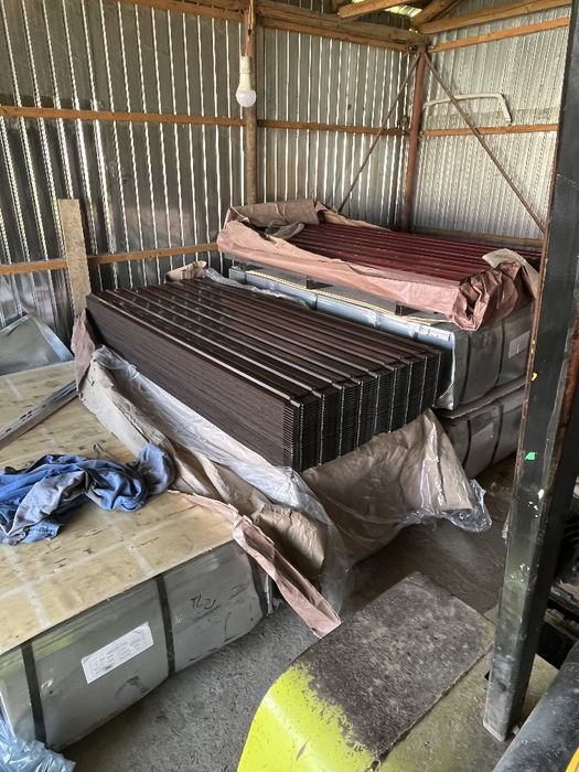 Tabla cutata maro 0.4 
Dimensiune 200/92 
Preț 18 lei mp 
Transport Gr