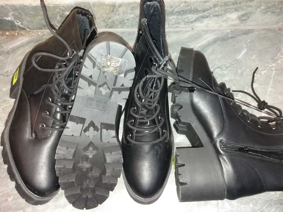 Bocanci ghete cizme piele negre maro nr 36 37 38 41 42 Pret 40 lei.