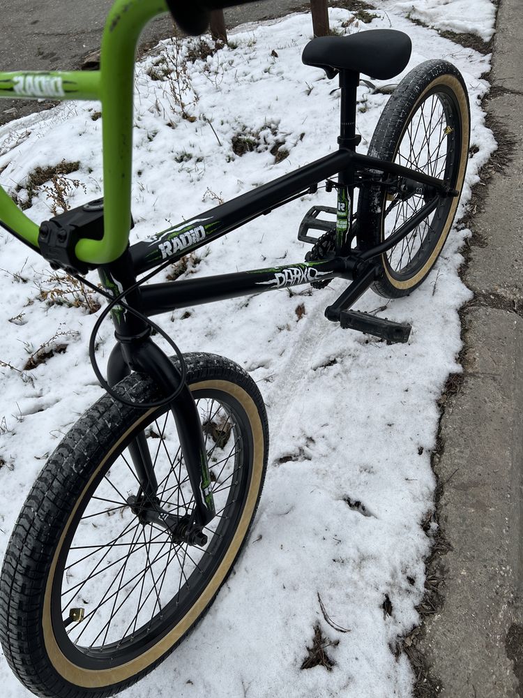 Bicicleta Bmx întreținută