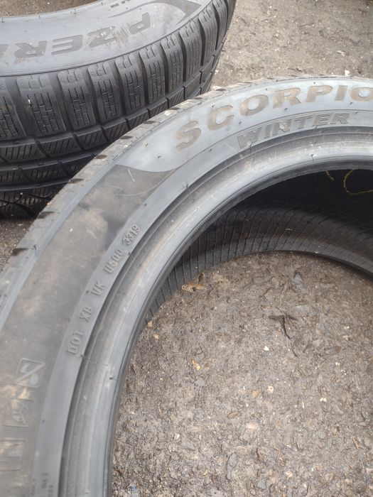 Перфектни 2бр.295/40/21 Pirelli SW dot3119