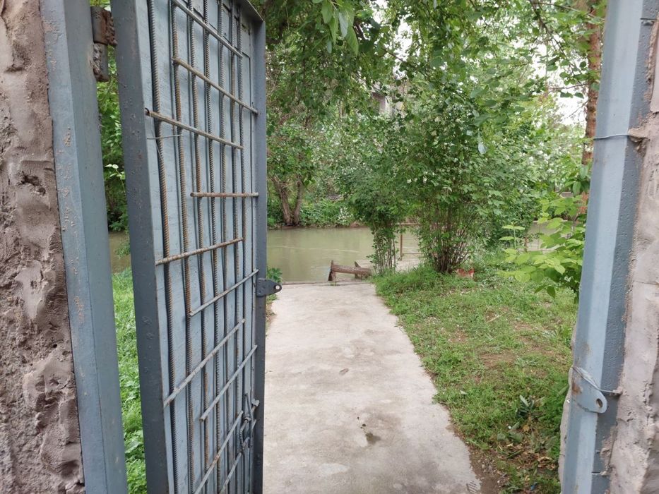 Ижарага участка берилади  дамарик  2 хона  300& шаройит бор лубойга