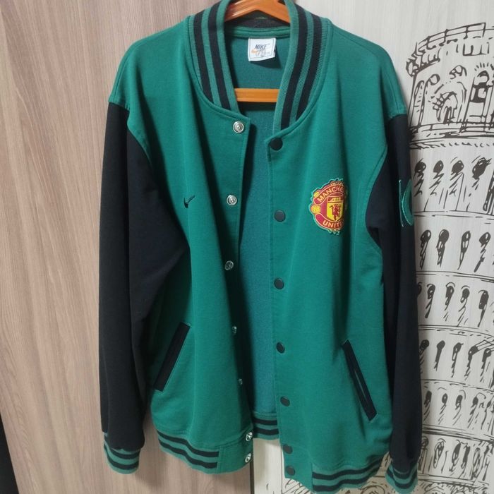 Продам бомбер в отличном состоянии