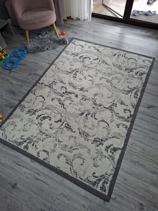 Covor culoare gri cu imprimeuri 230×160
