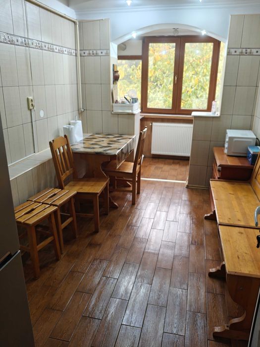 Apartament de închiriat 4 camere aproape de centru
