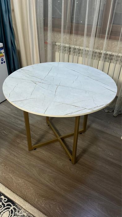 Продаётся стол, состояние хорошее, пользовались совсем недолго.