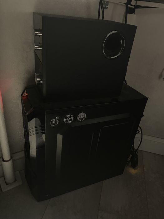 игровой комьютер и монитор