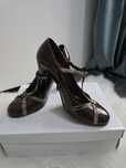 Pantofi din piele lacuita, model deosebit, foarte comozi, marimea 38