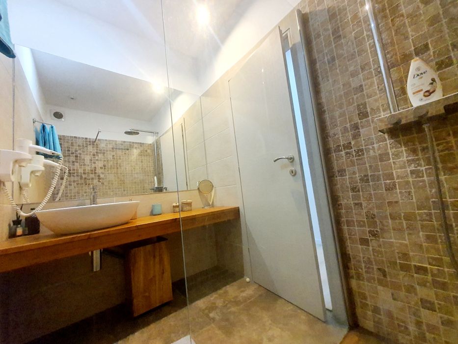 Regim hotelier, Universitate, Romana